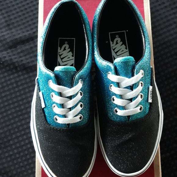 Vans - Picture 2 of 9